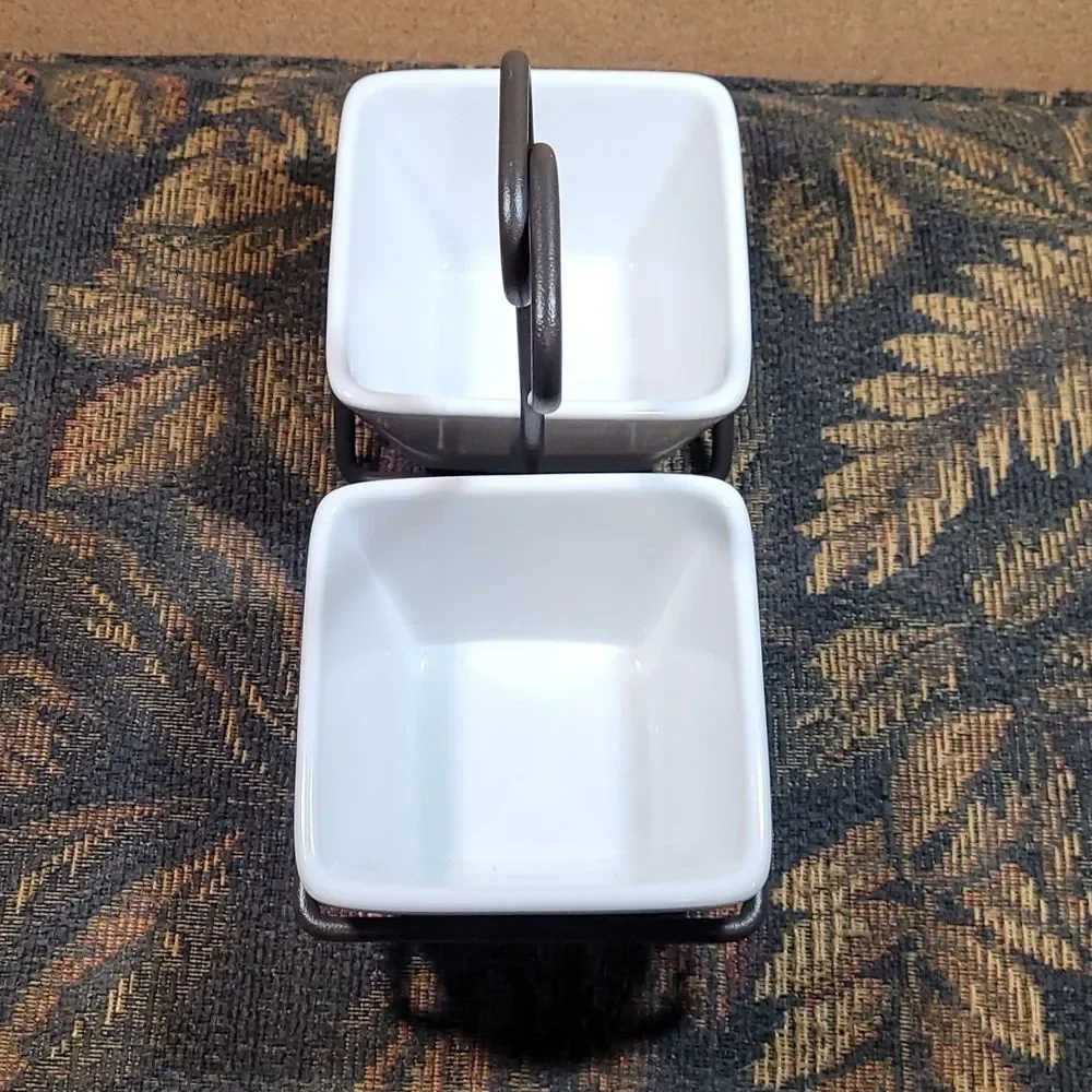 Pampered Chef Small Bowl Caddy with Two White Simple Addition Square Bowls